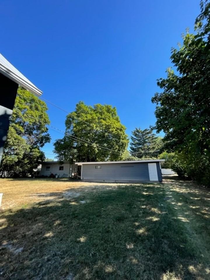 385 7th Ave W - Photo 4 of 16