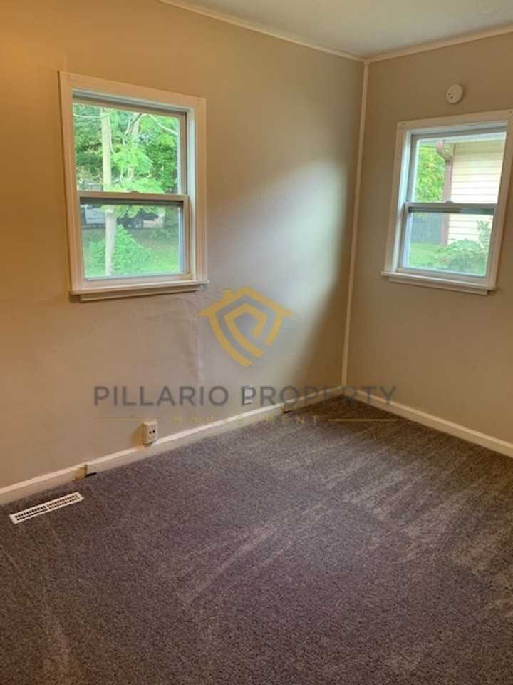 3214 Hovey St - Photo 7 of 10