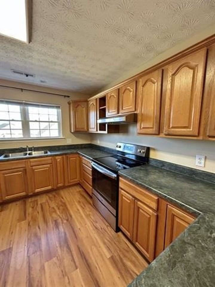 1717 Creek Cir Se - Photo 3 of 17
