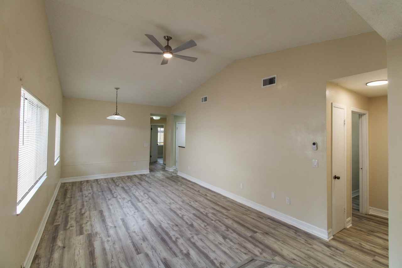 6242 Sandcrest Cir - Photo 5 of 32