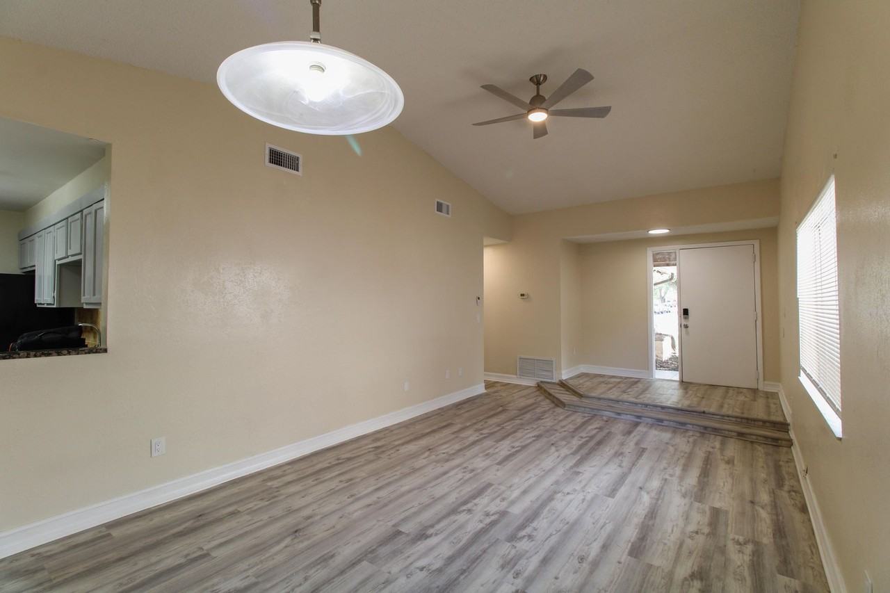 6242 Sandcrest Cir - Photo 7 of 32