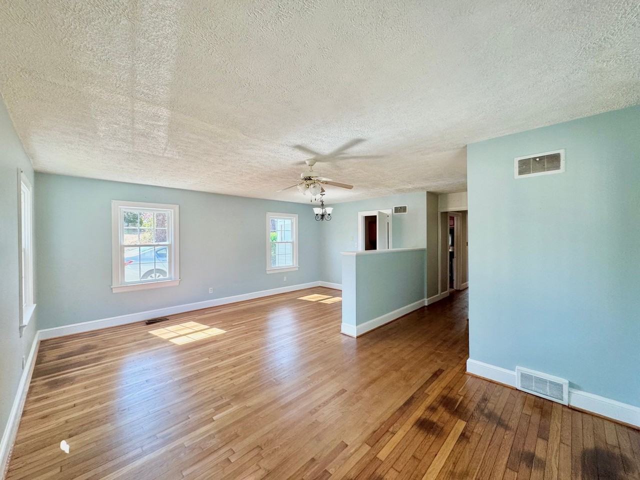 403 East St - Photo 3 of 17