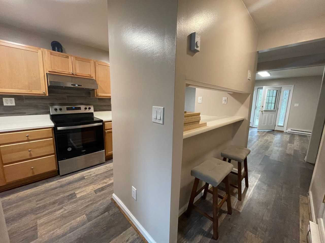 212 E Sylvan Rd - Photo 3 of 14