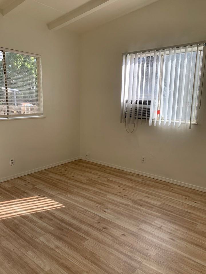 295 Skaggs St #B - Photo 3 of 16