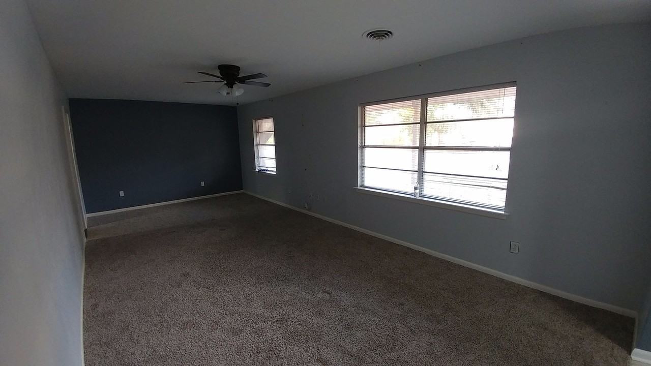 2126 Wilesta Dr - Photo 2 of 9