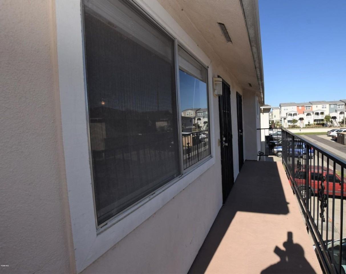2670 Victoria Ave - Photo 6 of 18