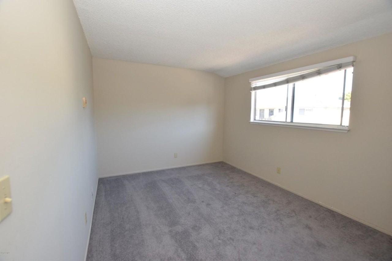 2670 Victoria Ave - Photo 6 of 18