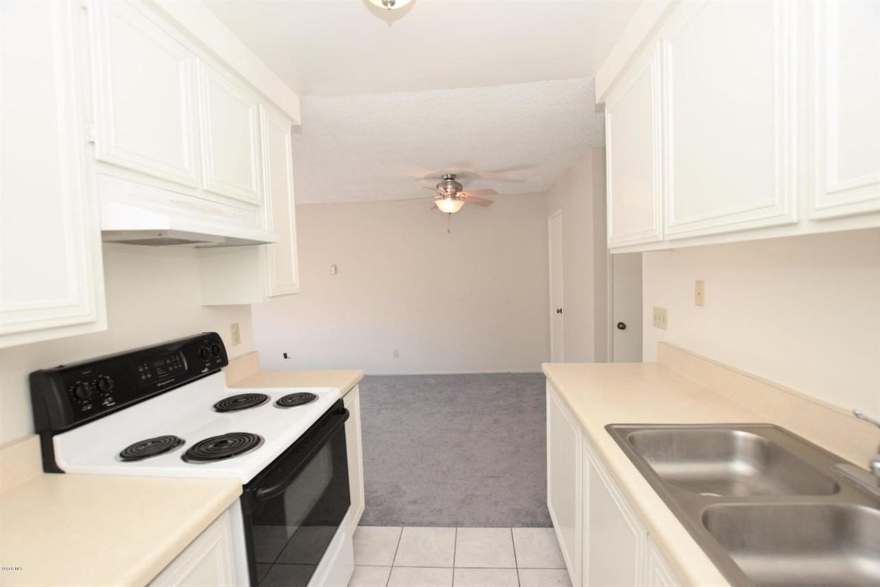 2670 Victoria Ave - Photo 4 of 18