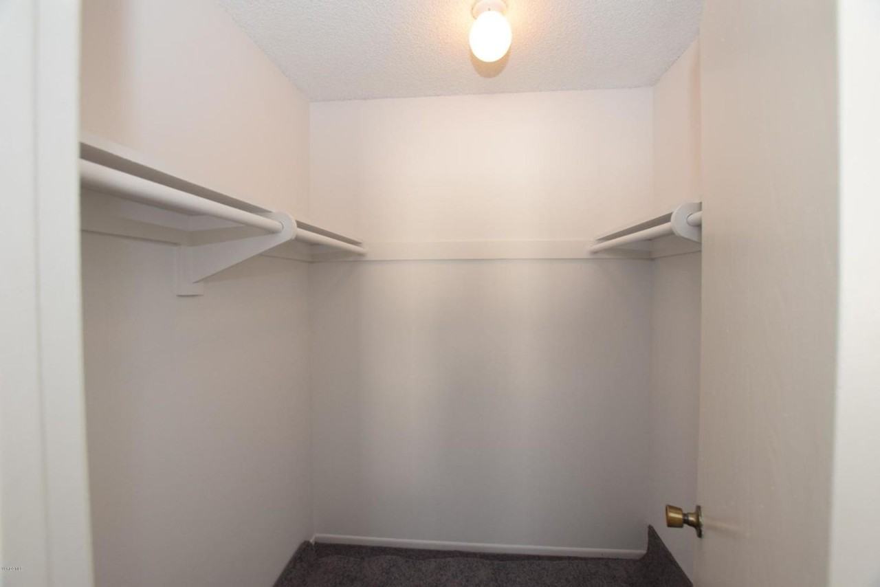 2670 Victoria Ave - Photo 6 of 18