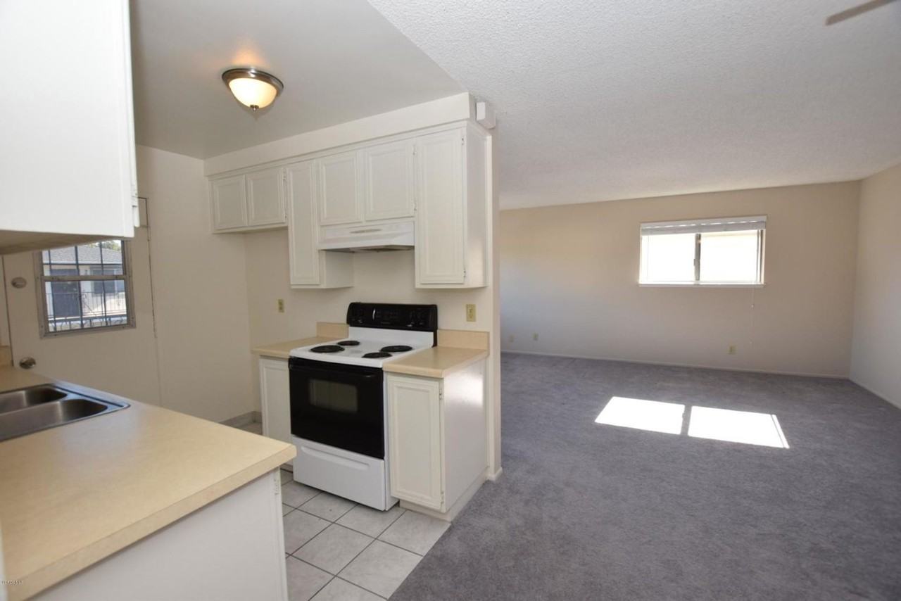 2670 Victoria Ave - Photo 4 of 18