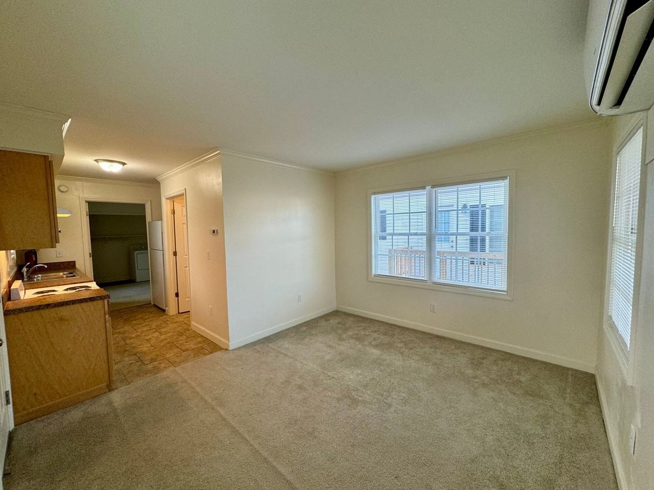 1027 W Atlantic St - Photo 3 of 12