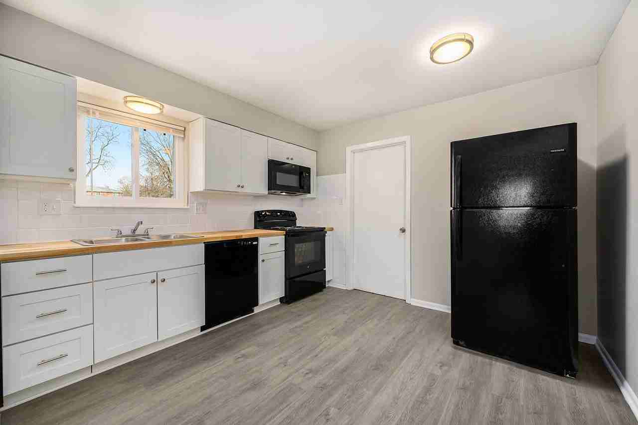 804 Ne 68th St - Photo 2 of 12