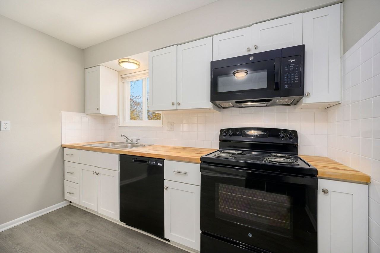 804 Ne 68th St - Photo 2 of 12