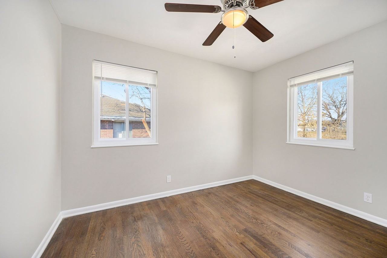 804 Ne 68th St - Photo 7 of 12