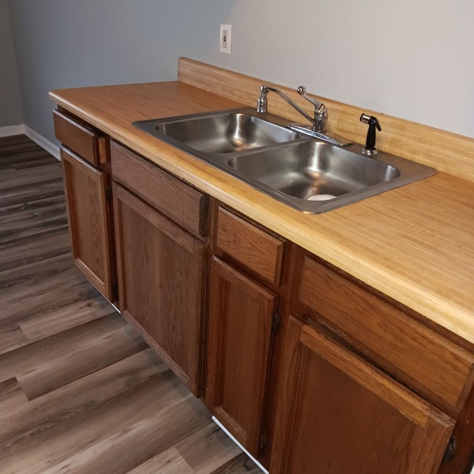 TIMBERLINE APARTMENTS - Photo 6 of 18