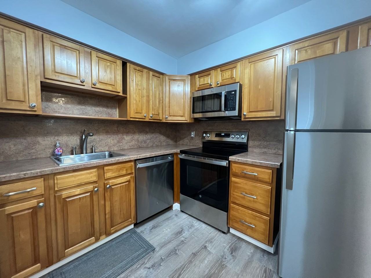 5173 Pineland Ave - Photo 2 of 22