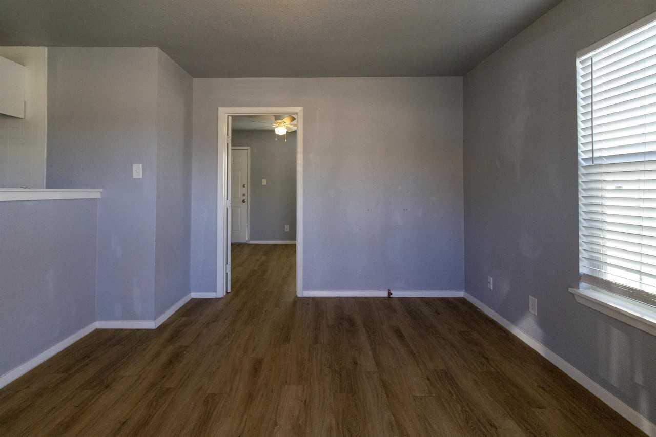 118 W. Avenue A - Photo 2 of 11