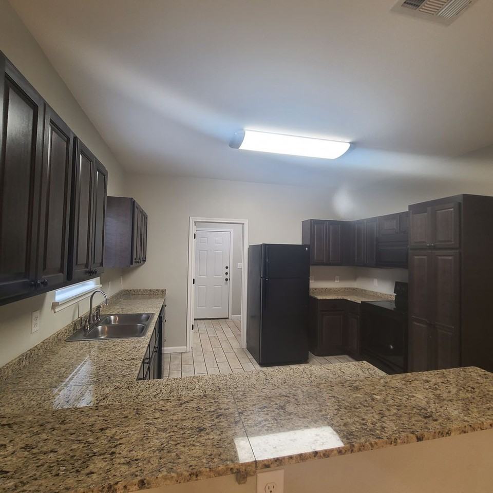 4725 Emerald Dr - Photo 3 of 11