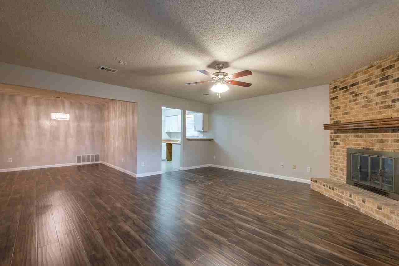 9715 Anderson Village Dr - Photo 4 of 34