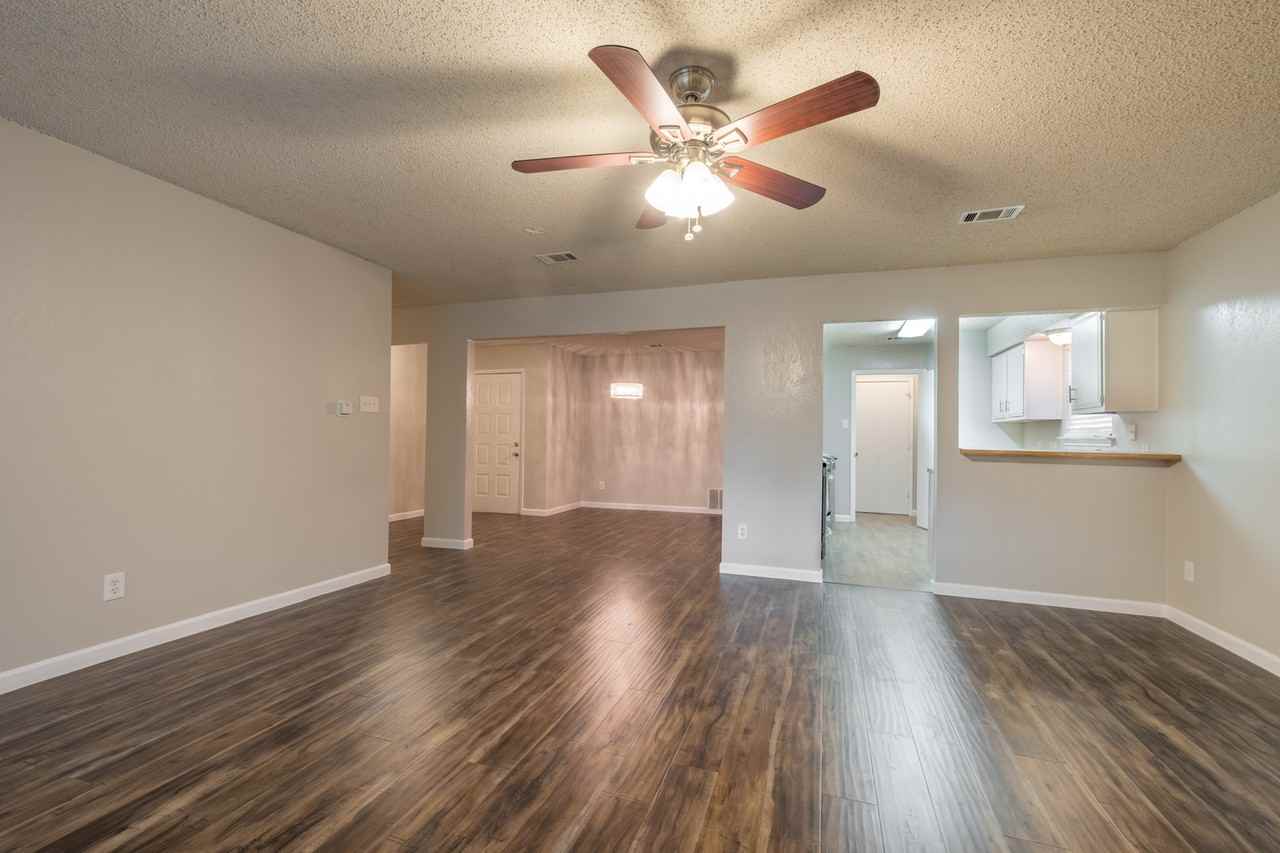 9715 Anderson Village Dr - Photo 5 of 34