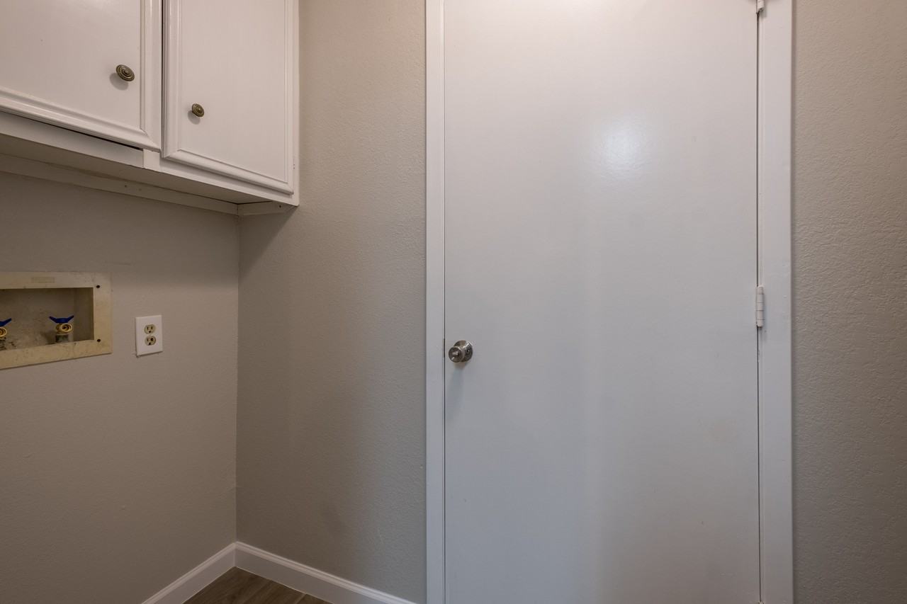 9715 Anderson Village Dr - Photo 6 of 34