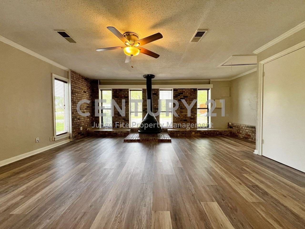 4609 Manning Dr - Photo 3 of 11