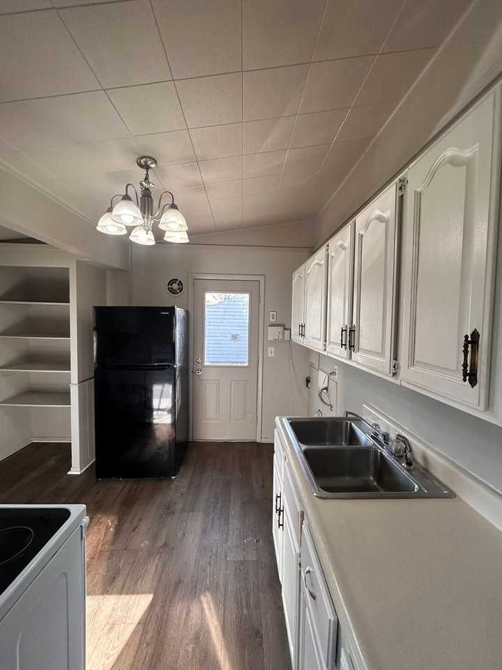 106 Dunbar Ln - Photo 3 of 9