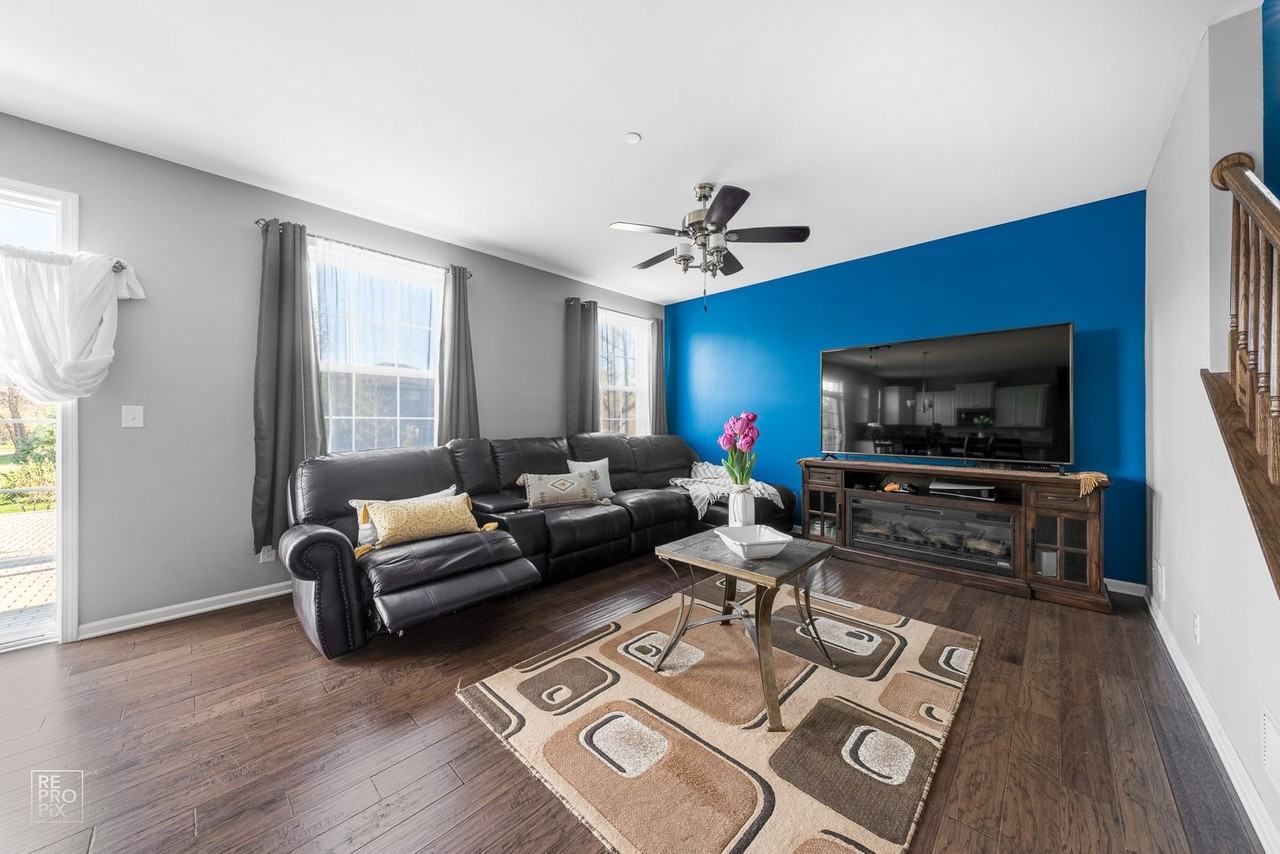 34040 N Jenna Ln - Photo 2 of 17