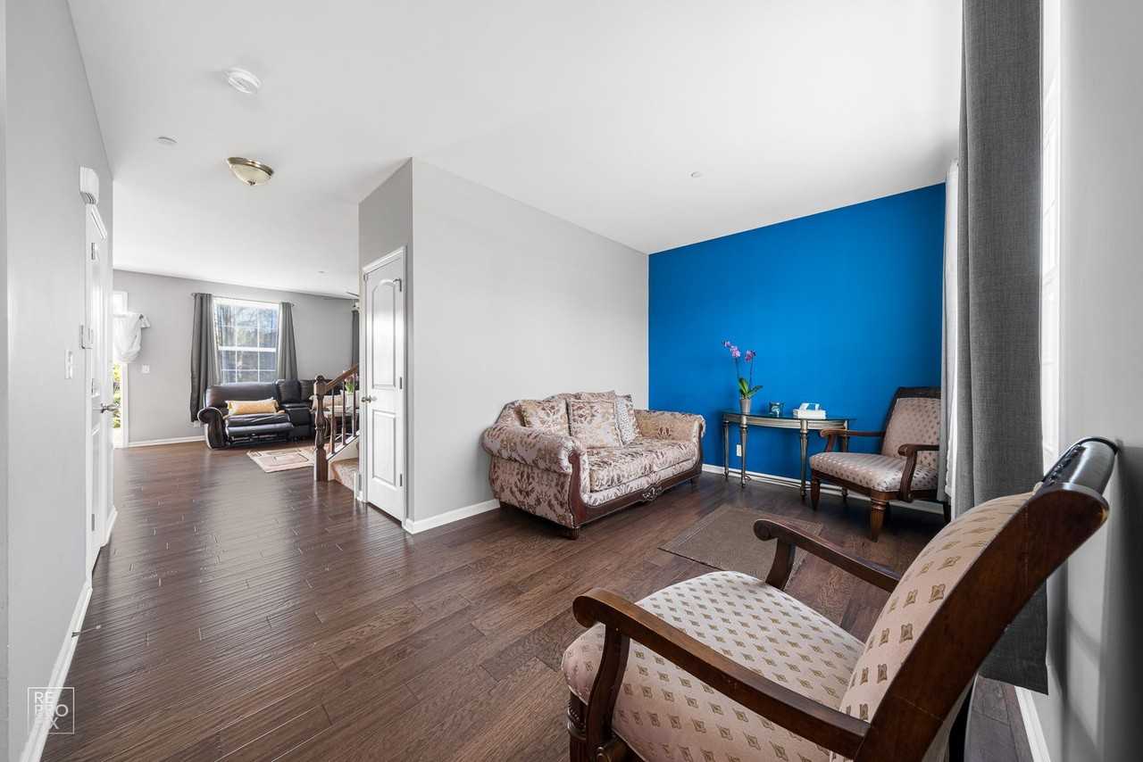 34040 N Jenna Ln - Photo 3 of 17