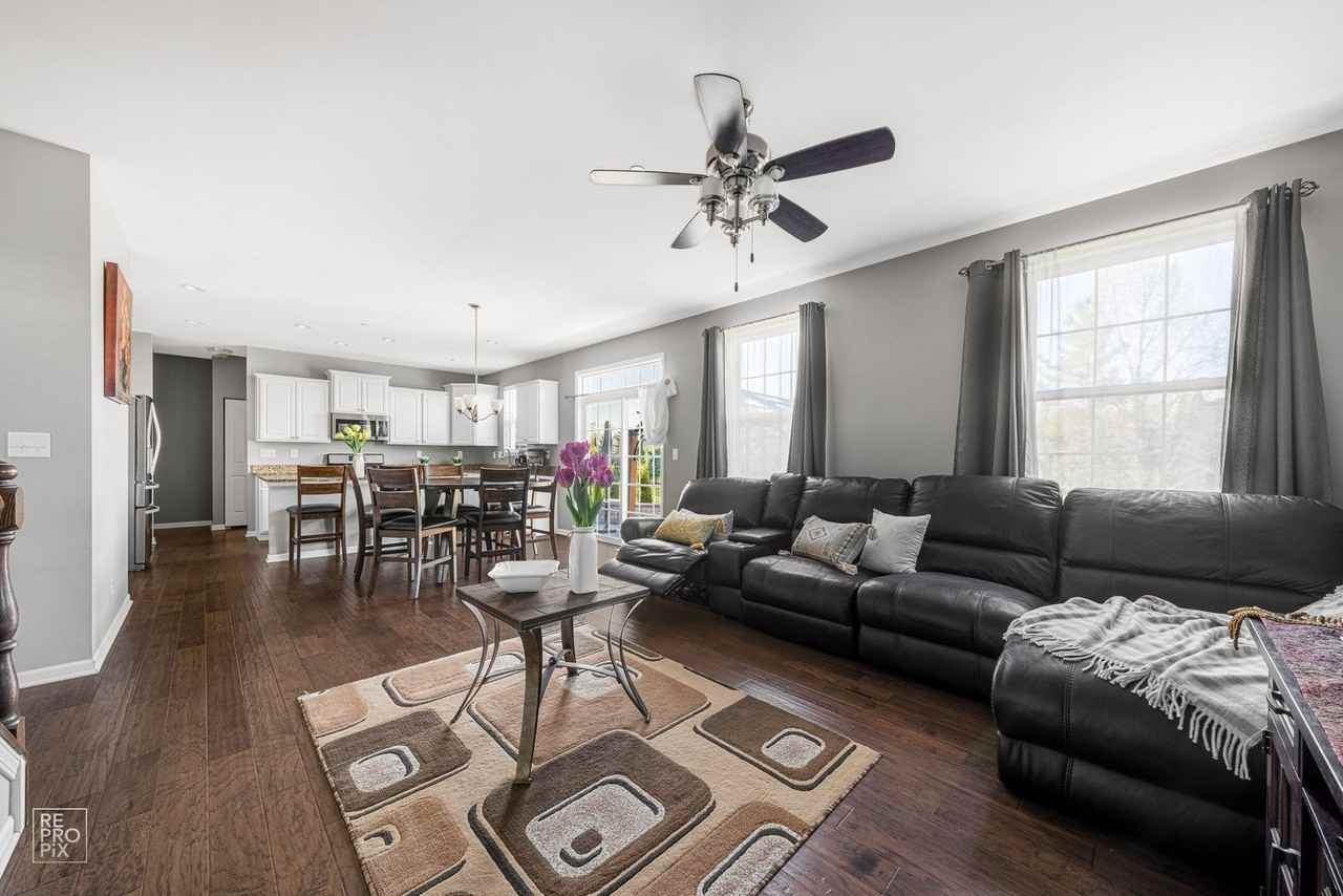 34040 N Jenna Ln - Photo 4 of 17