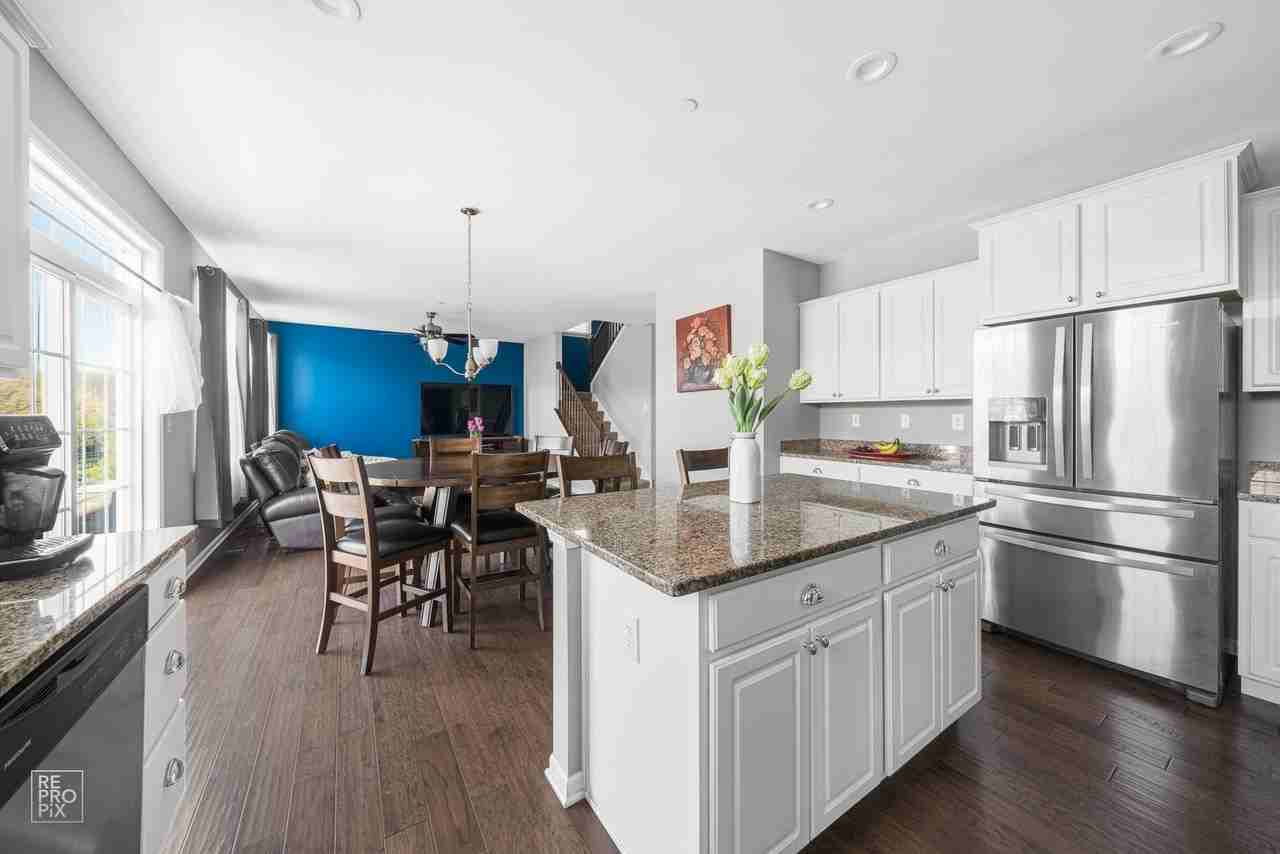 34040 N Jenna Ln - Photo 5 of 17