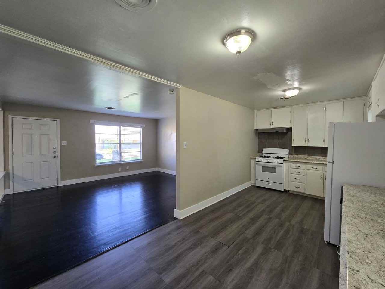 208 W Anderson Ave - Photo 7 of 23