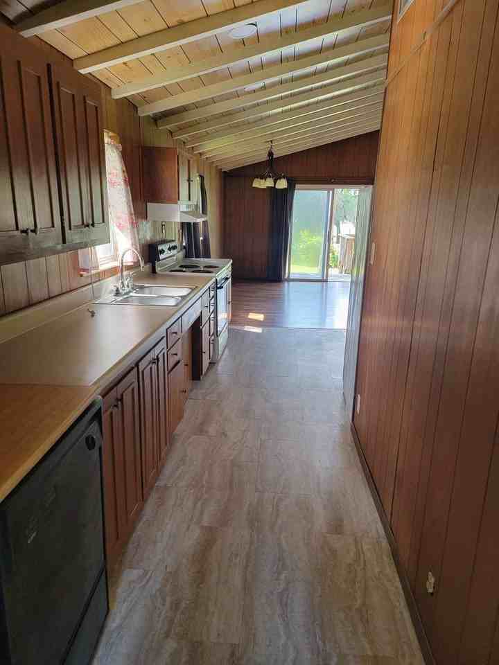 8849 S Lakeshore Dr - Photo 6 of 16