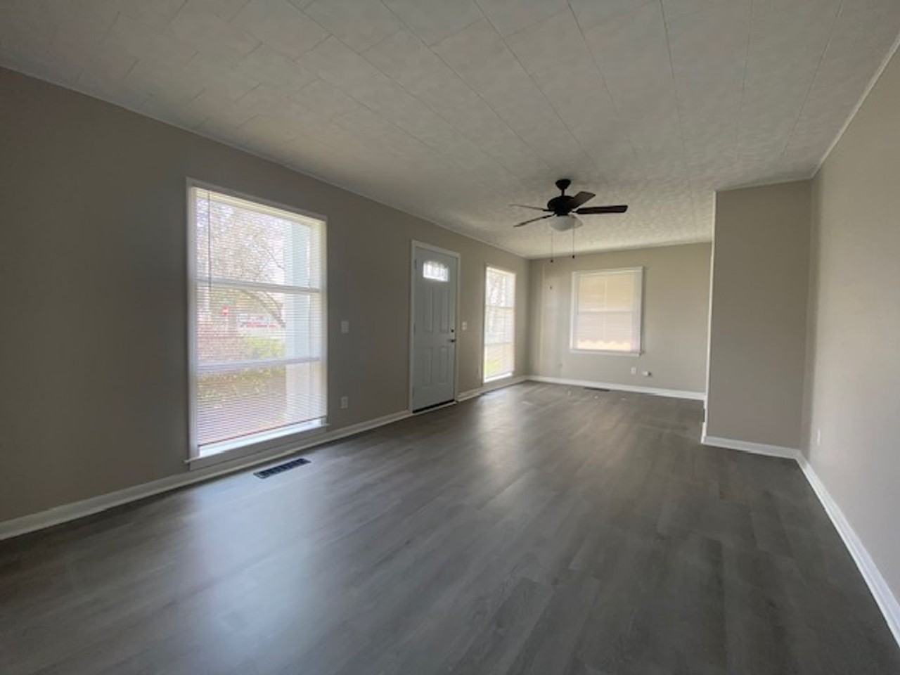 2030 Sweetbriar Ln - Photo 3 of 17