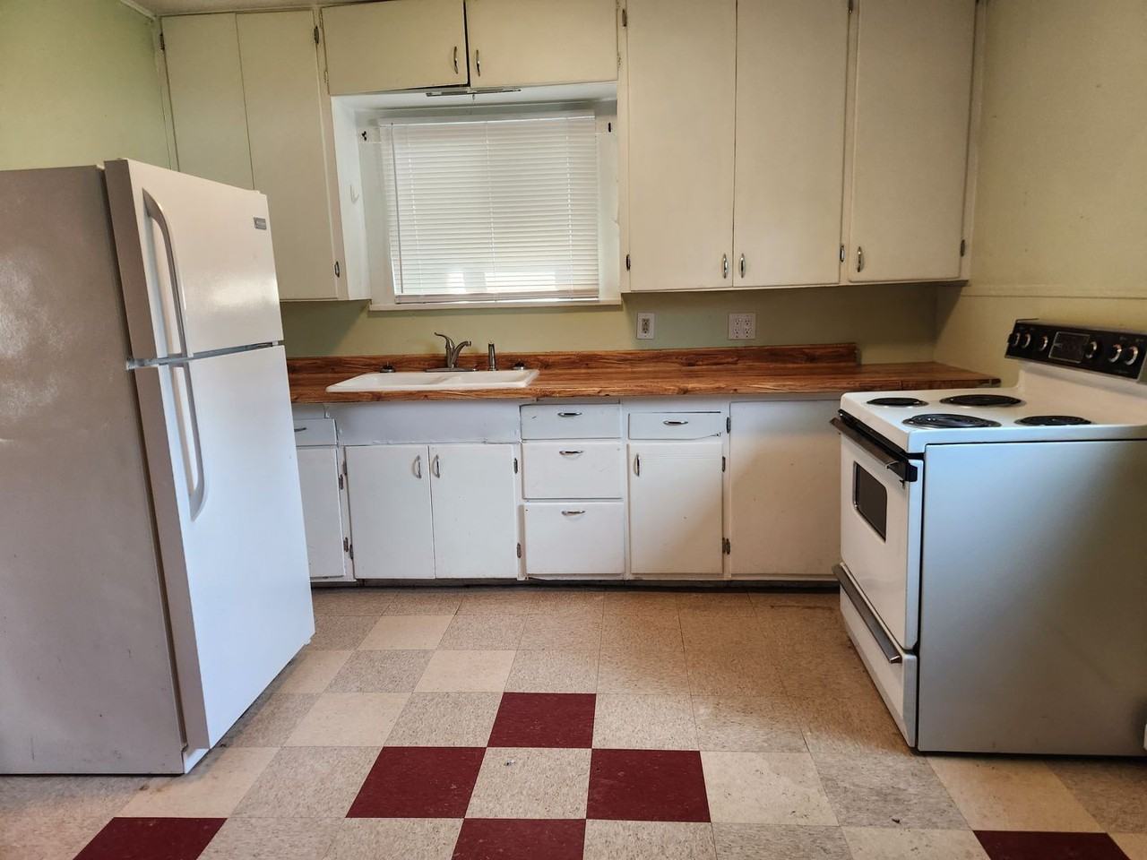 1155 Grant St - Photo 4 of 10