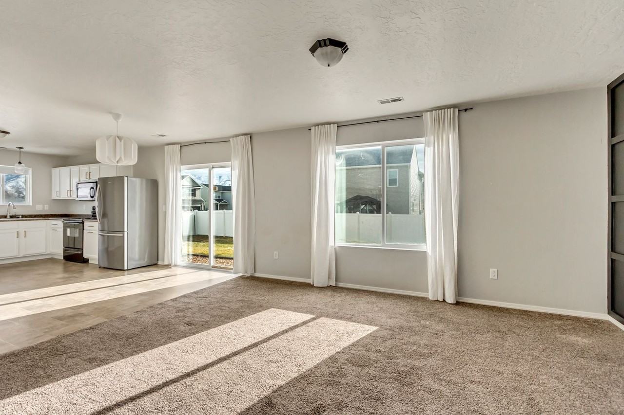 1263 W 1300 S - Photo 3 of 20