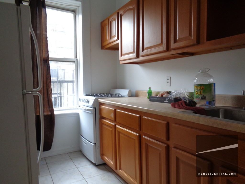 518 Bainbridge St #1L - Photo 2 of 3