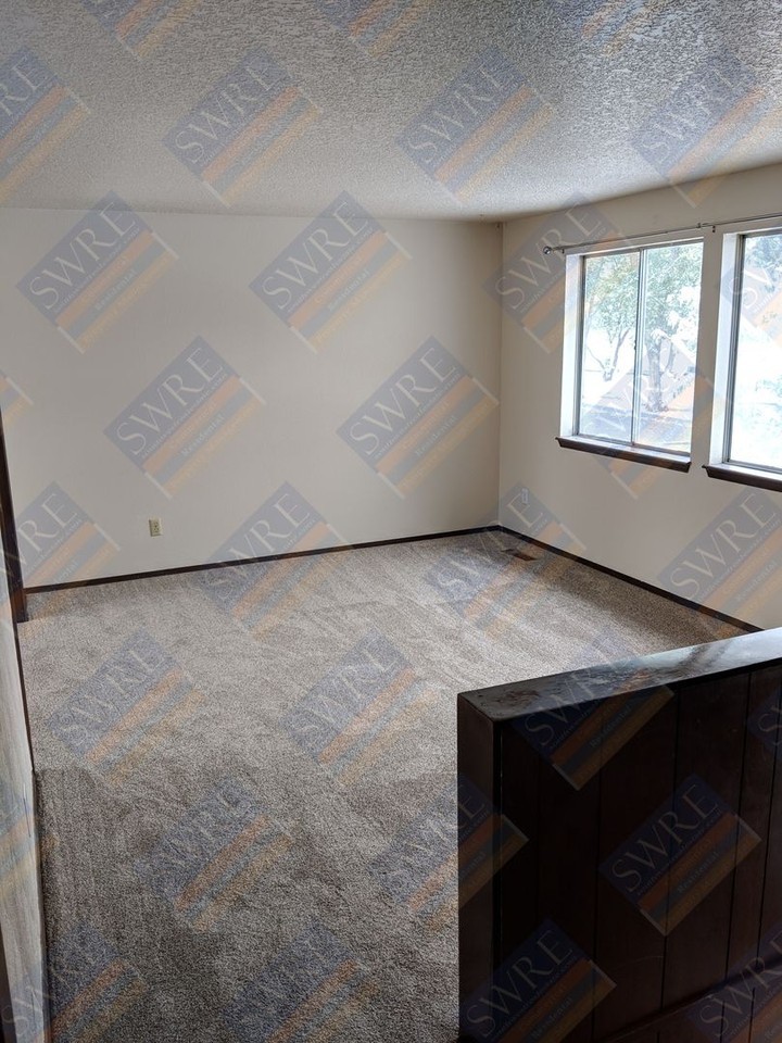 602 Midway St - Photo 2 of 18