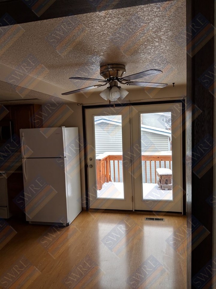 602 Midway St - Photo 4 of 18