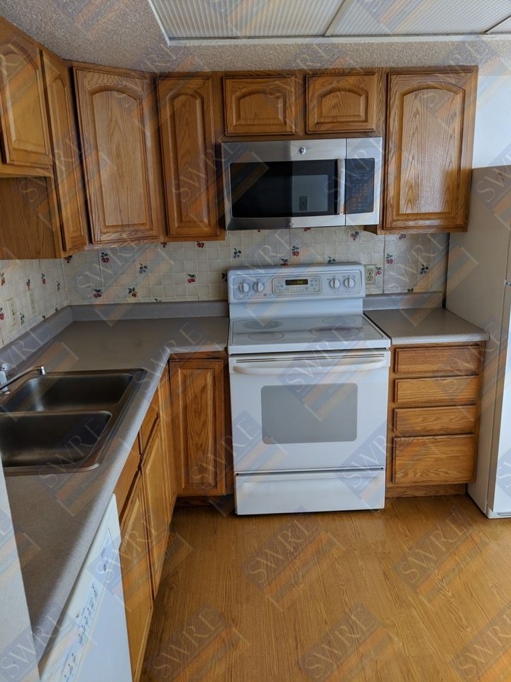 602 Midway St - Photo 5 of 18