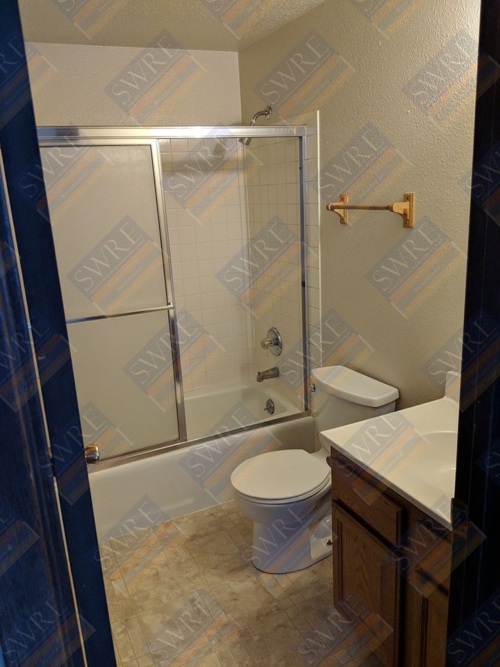 602 Midway St - Photo 6 of 18