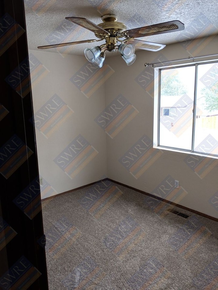 602 Midway St - Photo 7 of 18