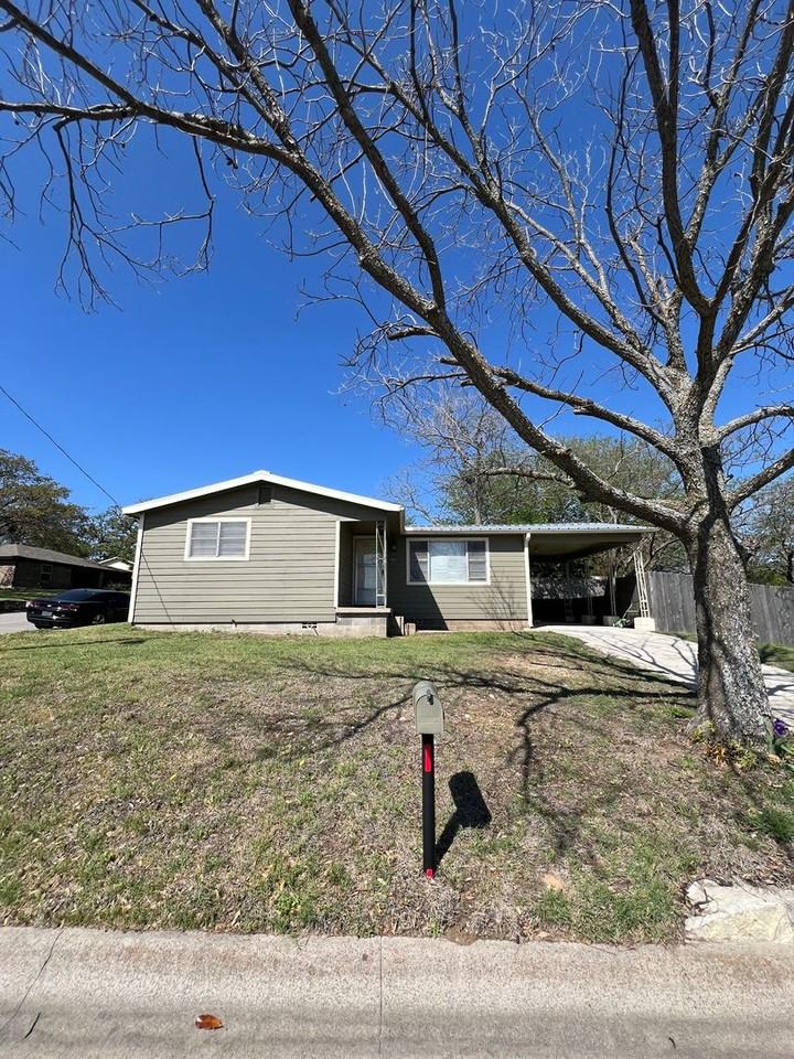 1106 Foster Ln - Photo 2 of 12
