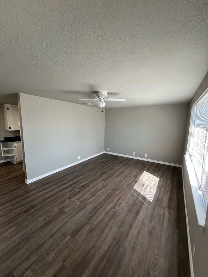1106 Foster Ln - Photo 5 of 12