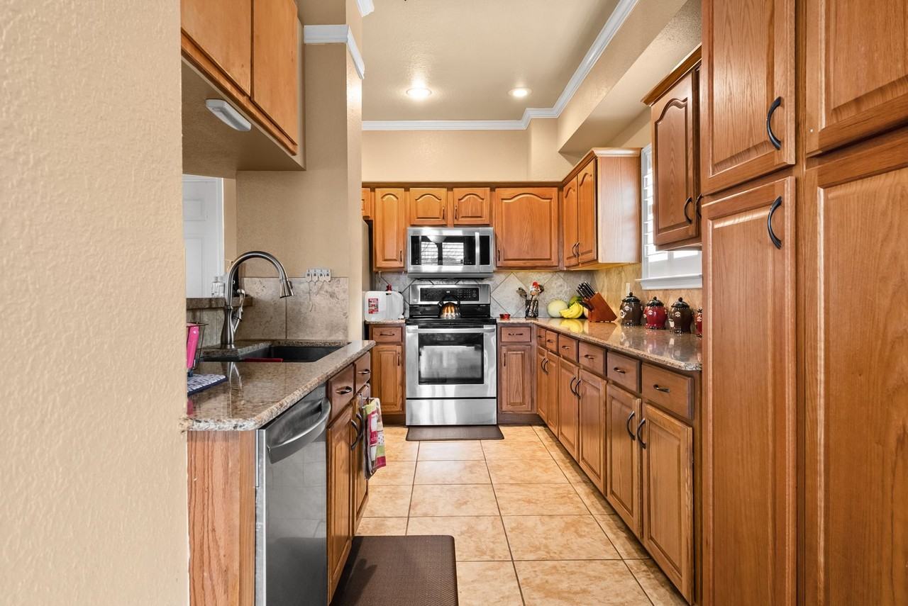 5815 Durango Dr - Photo 4 of 18