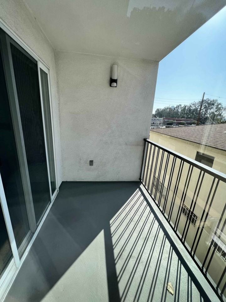 Ecco Beloit - Photo 6 of 31