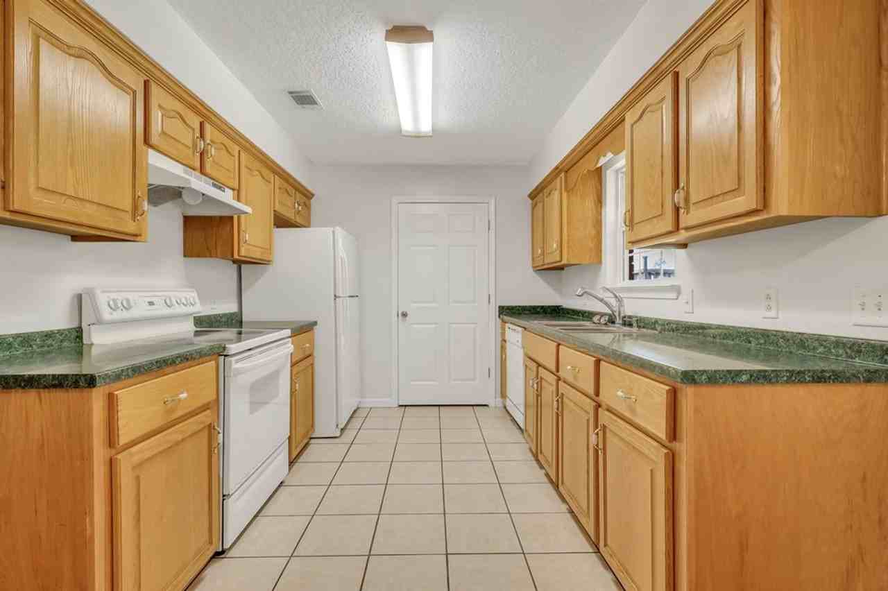 4618 Empire Rd - Photo 2 of 24