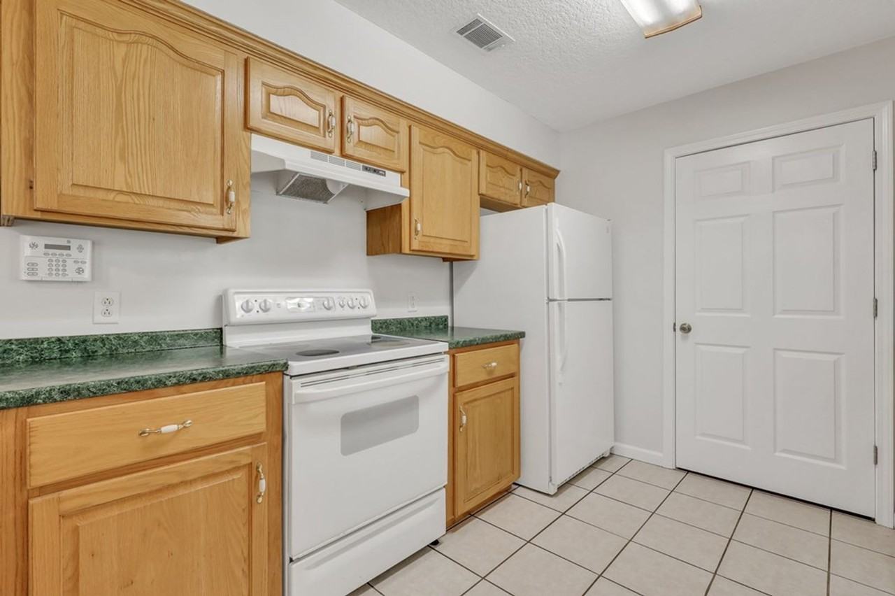 4618 Empire Rd - Photo 3 of 24