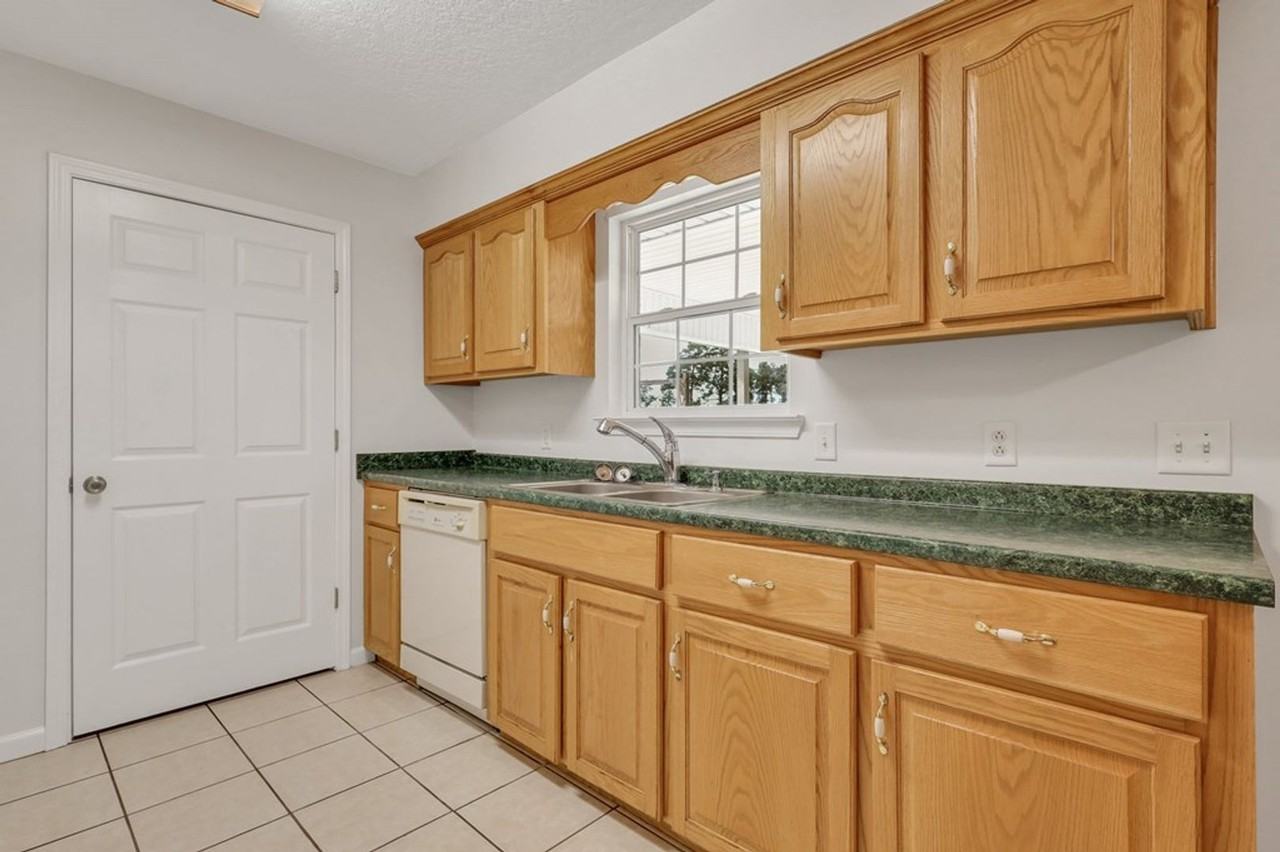 4618 Empire Rd - Photo 4 of 24