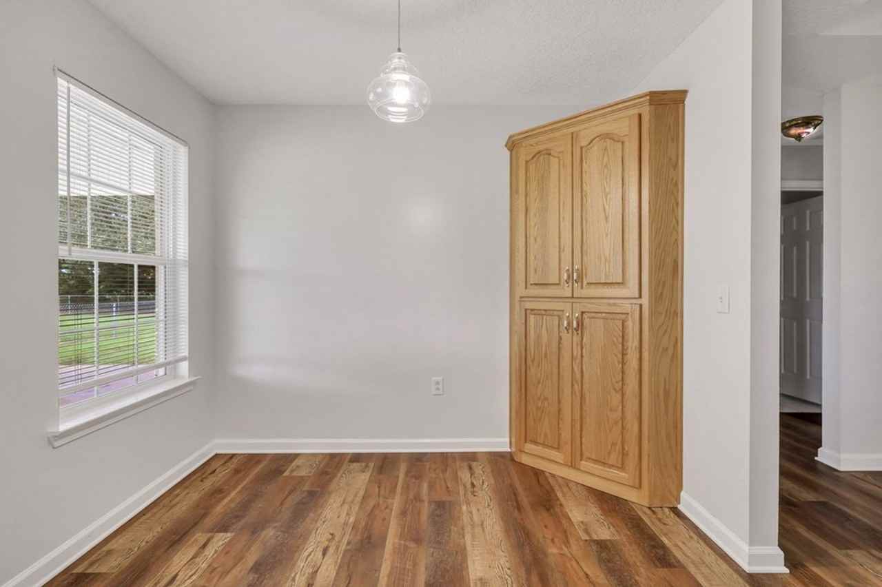 4618 Empire Rd - Photo 5 of 24